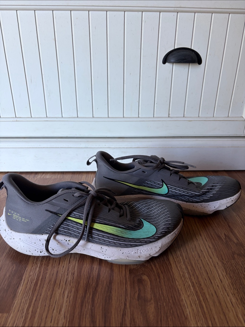 61/2 big kids or 8 women’s. Nike Kids Gray Sneakers with Teal Swoosh - Picture 2 of 7
